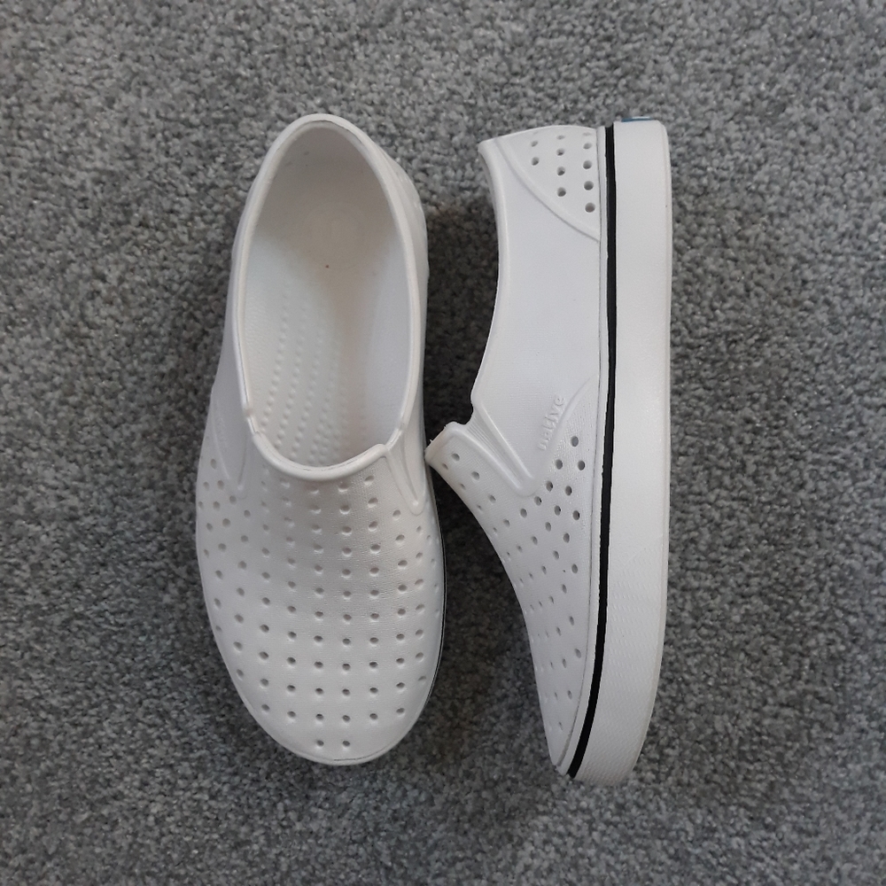 NWOT Native Shoes size 6
